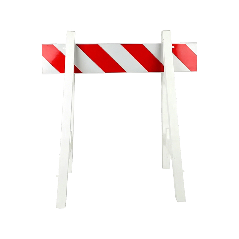 Plastikowa barykada w kształcie litery A z odblaskowymi poprzeczkami
